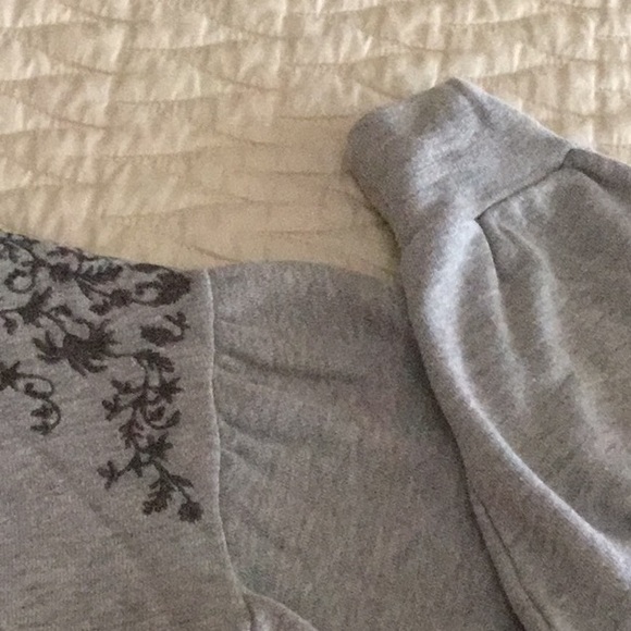 ‘Come walk with me!” American Eagle Outfitters Sweatshirt. EUC, Size L, Gray - Picture 3 of 6